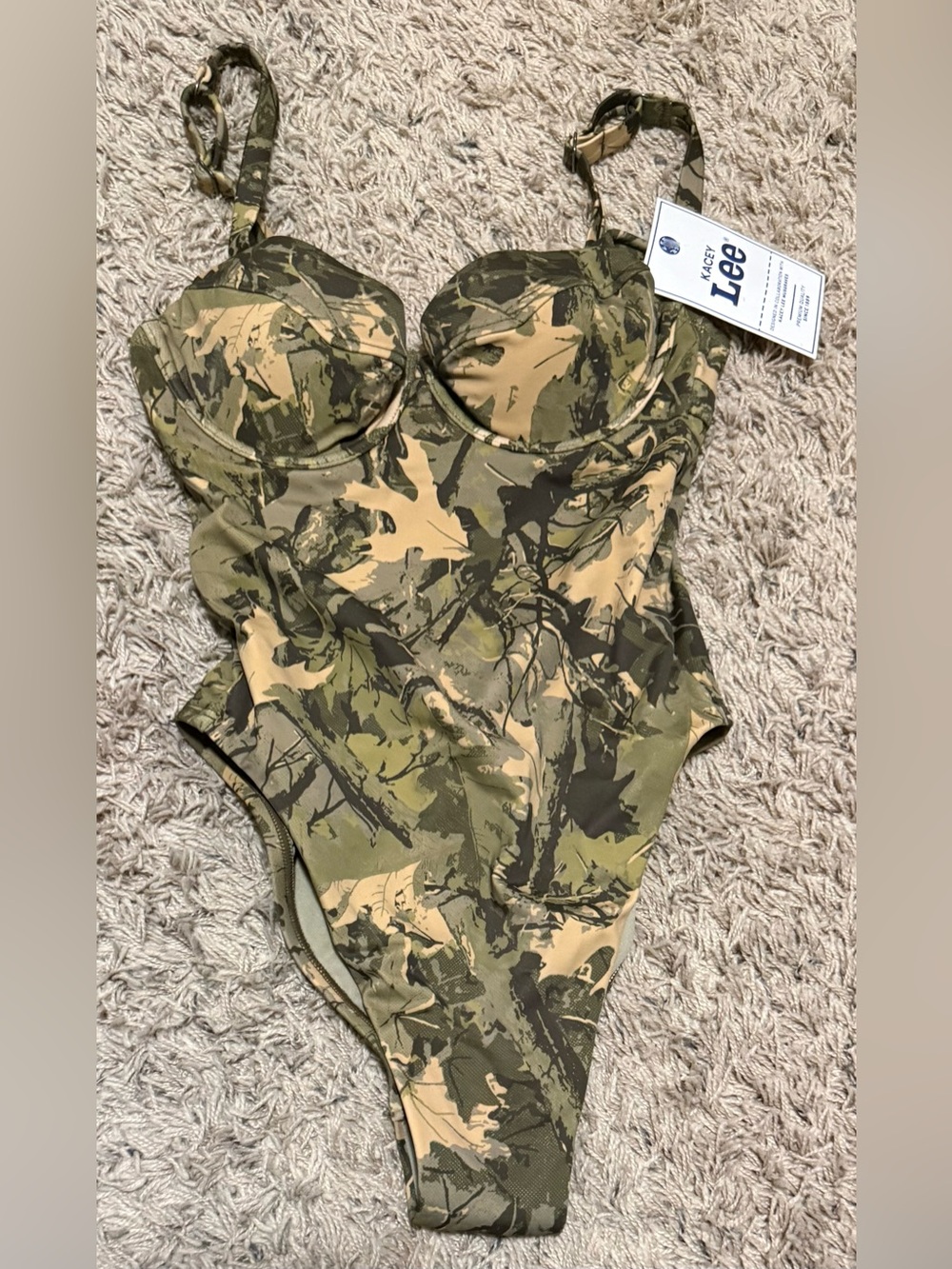 Kacey Lee Camo Underwire One Piece Swimsuit Size: XS (0-2)